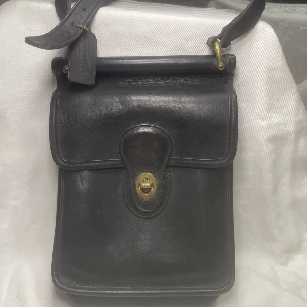 Coach Vintage BLK Crossbody Bag, Turn Lock, Gold Hardware, Adjustable Strap